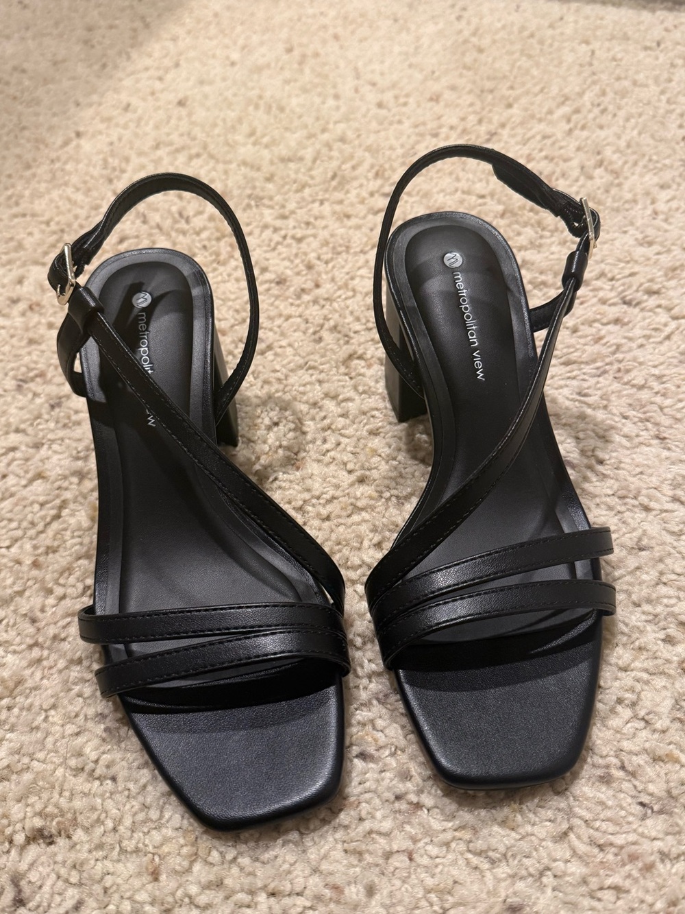 NWOT Metropolitan View Black Strappy Block Heel Sandals